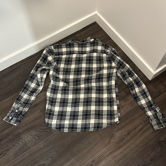 Forever 21 Men’s Size S Black & Gray Flannel Button-Down - Picture 2 of 4